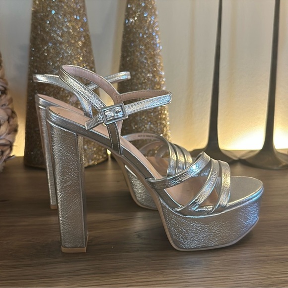 Chinese Laundry 8 Amelia Silver Platform Heels Party Holiday Sexy Going Out - Picture 1 of 7